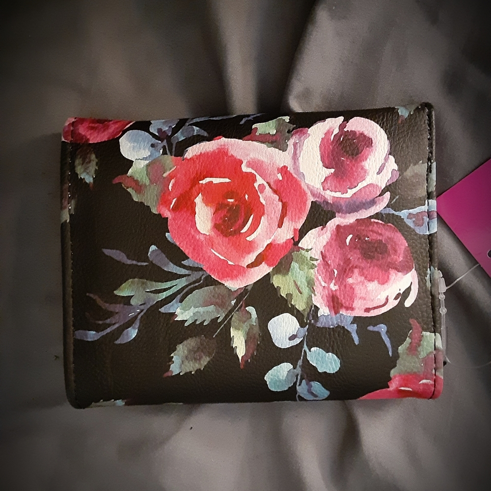 Betsey Johnson XO Lana Flap Wallet, black/floral,